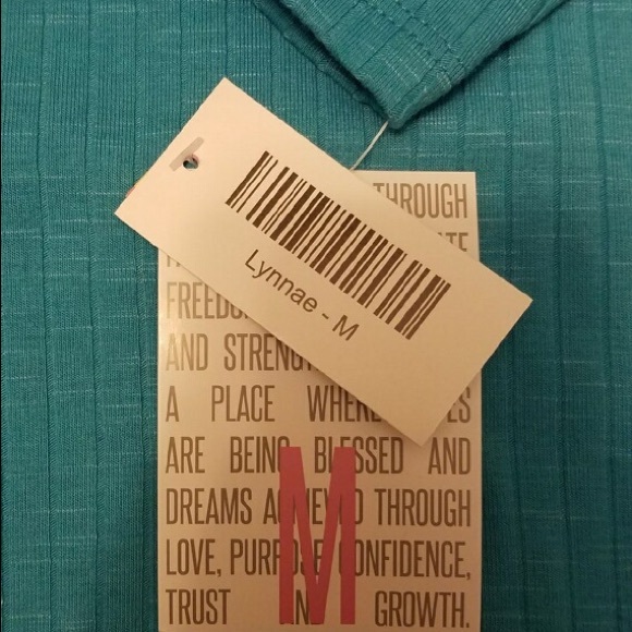 LuLaRoe Lynnae Long Sleeved Shirt - Picture 2 of 2